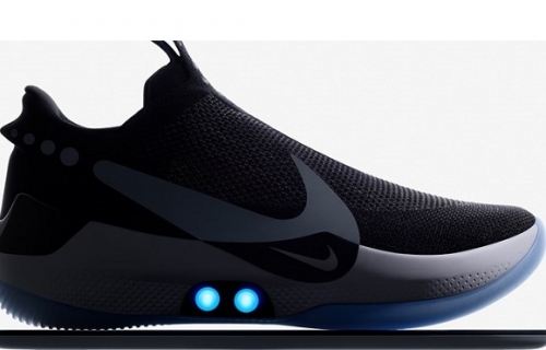 Okoscipőt fejlesztett a Nike, le sem kell hajolni, hogy bekössük